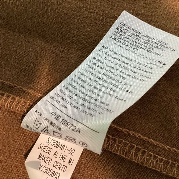 NWOT. Old Navy Faux Suede Gold Skirt in Women’s size 8 - Picture 6 of 8